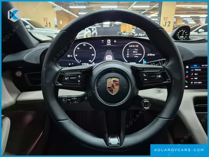 PORSCHE TAYCAN BASE 4