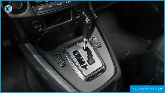 KGM - SSANGYONG KORANDO 4WD CHATEAU 9-SEATER
