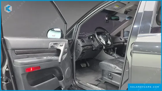 KGM - SSANGYONG KORANDO 4WD CHATEAU 9-SEATER