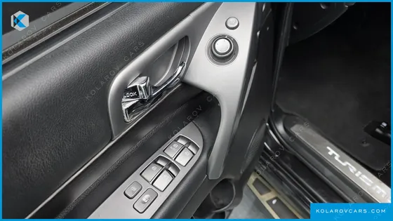 KGM - SSANGYONG KORANDO 4WD CHATEAU 9-SEATER