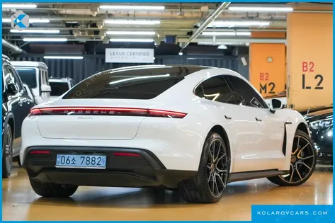 PORSCHE TAYCAN BASE
