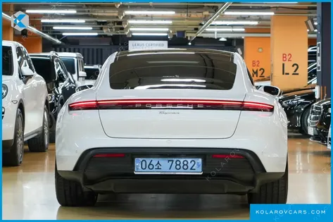 PORSCHE TAYCAN BASE