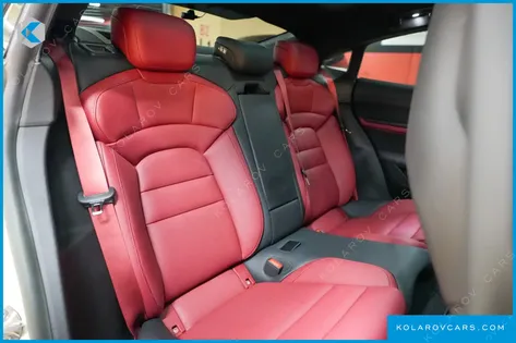 PORSCHE TAYCAN BASE