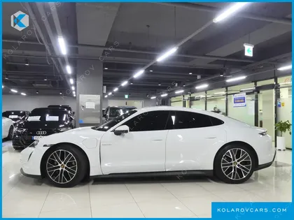 PORSCHE TAYCAN BASE