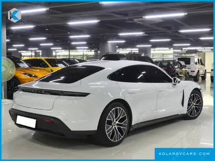 PORSCHE TAYCAN BASE