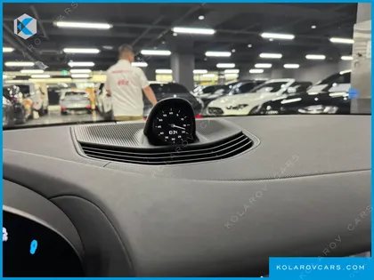 PORSCHE TAYCAN BASE