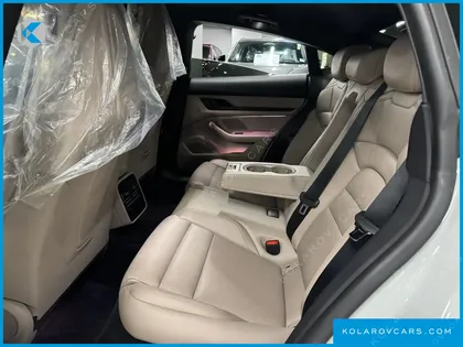 PORSCHE TAYCAN BASE