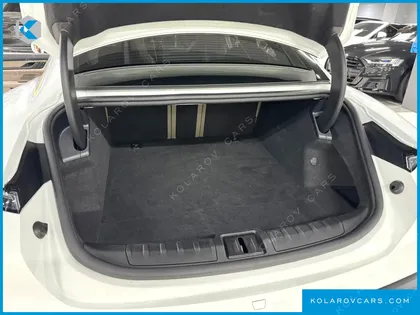 PORSCHE TAYCAN BASE