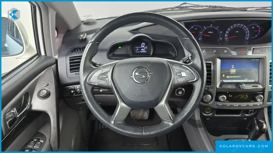 KGM - SSANGYONG KORANDO 4WD CHATEAU 9-SEATER