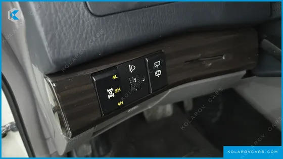 KGM - SSANGYONG KORANDO 4WD CHATEAU 9-SEATER