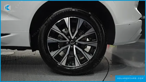 VOLVO XC60 B5 ULTRA BRIGHT