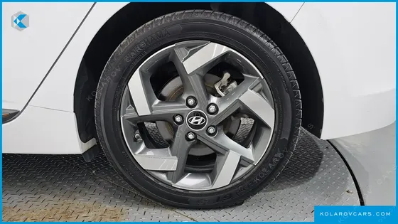 HYUNDAI IONIQ Q