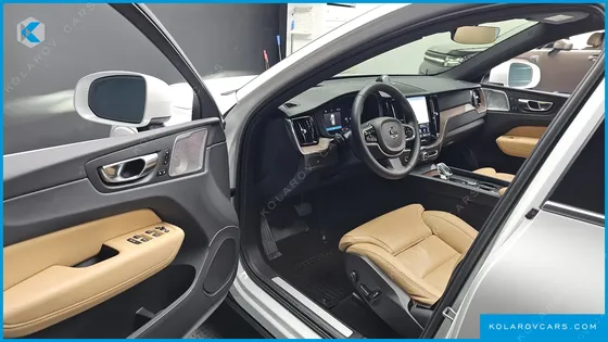 VOLVO XC60 B5 ULTIMATE BRIGHT