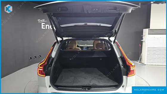VOLVO XC60 B5 ULTIMATE BRIGHT