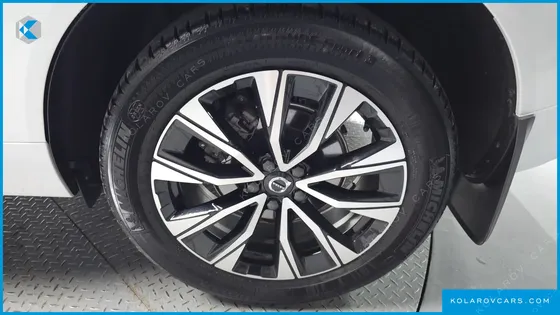 VOLVO XC60 B5 ULTIMATE BRIGHT