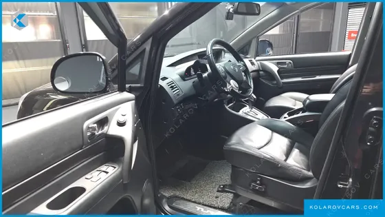 KGM - SSANGYONG KORANDO 4WD CHATEAU 9-SEATER