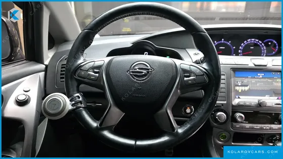 KGM - SSANGYONG KORANDO 4WD CHATEAU 9-SEATER
