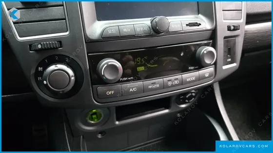 KGM - SSANGYONG KORANDO 4WD CHATEAU 9-SEATER
