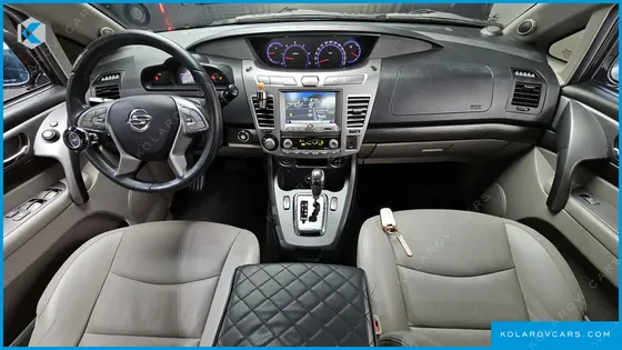KGM - SSANGYONG KORANDO 4WD CHATEAU 9-SEATER
