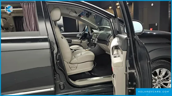KGM - SSANGYONG KORANDO 4WD CHATEAU 9-SEATER
