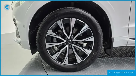 VOLVO XC60 B5 ULTIMATE BRIGHT