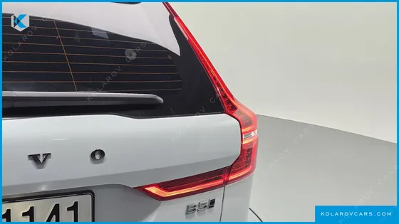 VOLVO XC60 B5 ULTIMATE BRIGHT