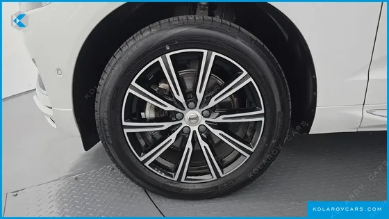 VOLVO XC60 B5 INSCRIPTION