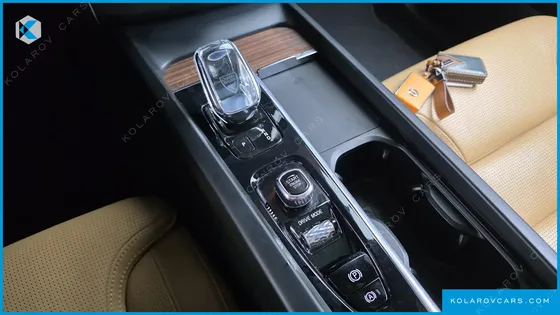 VOLVO XC60 B5 INSCRIPTION