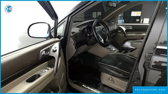 KGM - SSANGYONG KORANDO 4WD CHATEAU 9-SEATER