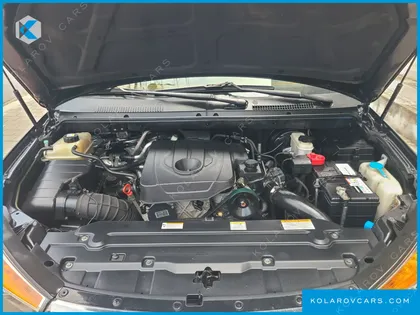 KGM - SSANGYONG KORANDO 4WD CHATEAU 9-SEATER
