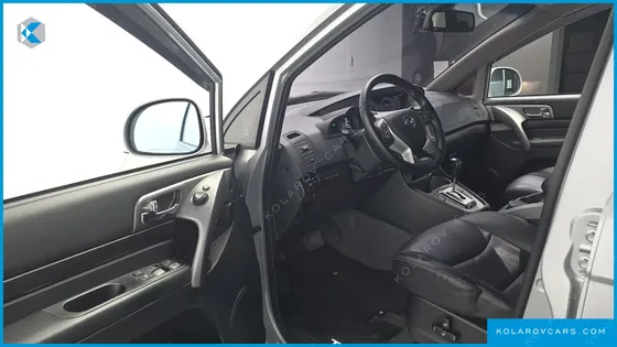 KGM - SSANGYONG KORANDO 4WD CHATEAU 9-SEATER