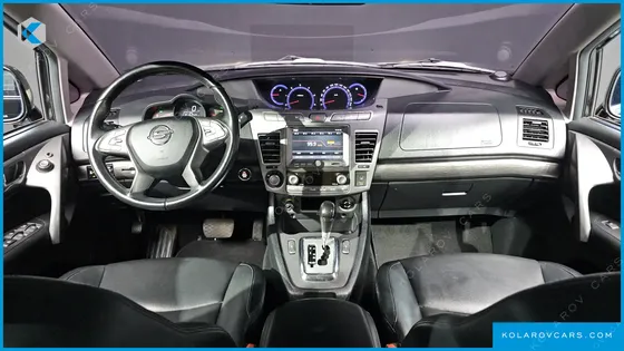 KGM - SSANGYONG KORANDO 4WD CHATEAU 9-SEATER
