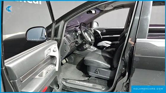 KGM - SSANGYONG KORANDO 4WD CHATEAU 9-SEATER