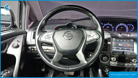 KGM - SSANGYONG KORANDO 4WD CHATEAU 9-SEATER
