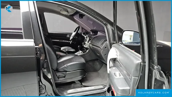 KGM - SSANGYONG KORANDO 4WD CHATEAU 9-SEATER