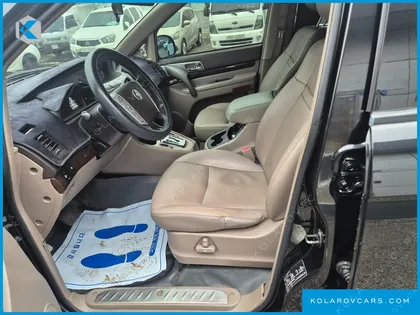 KGM - SSANGYONG KORANDO 4WD CHATEAU 9-SEATER