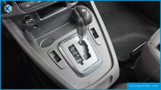 KGM - SSANGYONG KORANDO 4WD CHATEAU 9-SEATER
