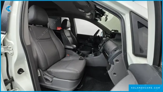 KGM - SSANGYONG KORANDO 4WD CHATEAU 9-SEATER