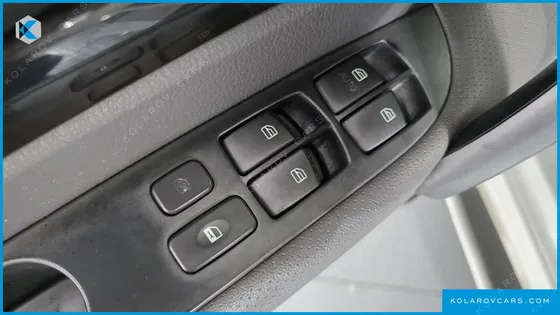 KGM - SSANGYONG KORANDO 4WD CHATEAU 9-SEATER