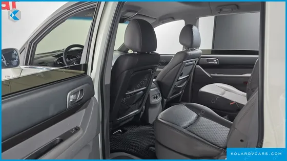 KGM - SSANGYONG KORANDO 4WD CHATEAU 9-SEATER