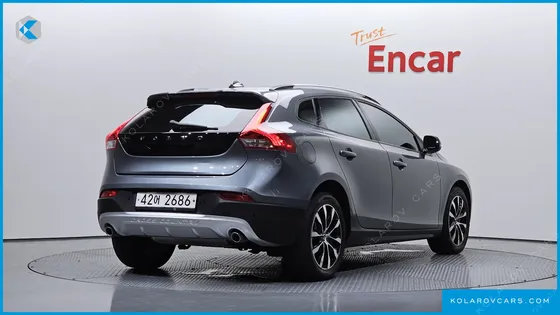 VOLVO V40 D3
