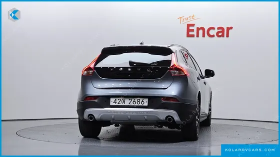 VOLVO V40 D3