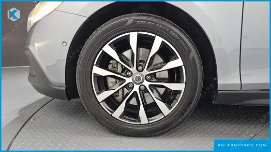 VOLVO V40 D3