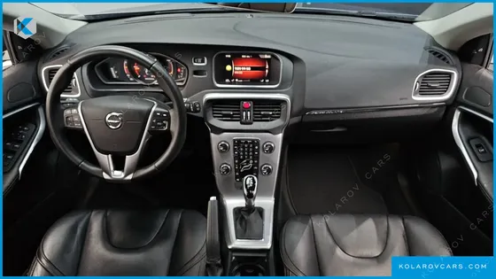 VOLVO V40 D3