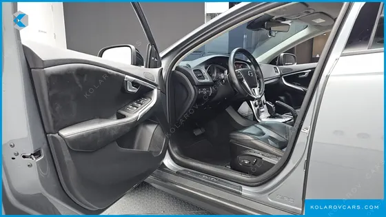 VOLVO V40 D3