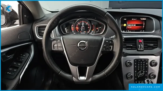 VOLVO V40 D3