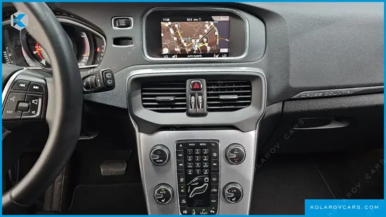 VOLVO V40 D3