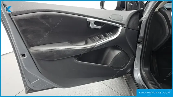 VOLVO V40 D3