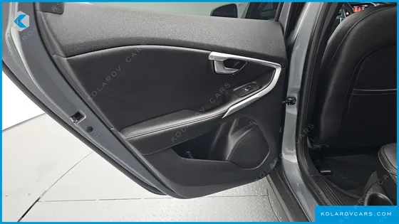 VOLVO V40 D3