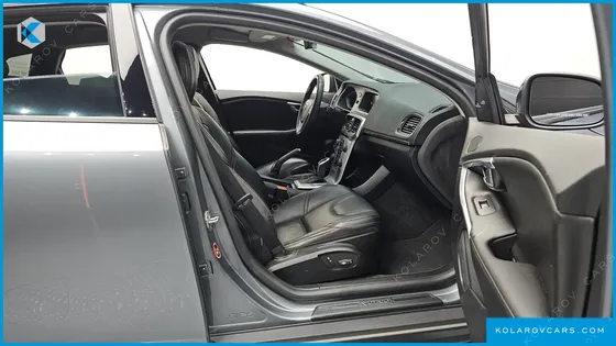 VOLVO V40 D3